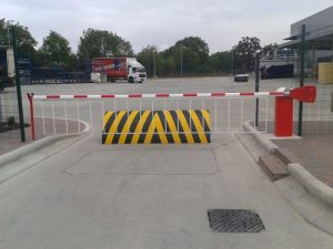 Blocker for lorry entrance